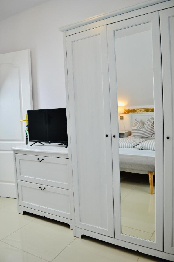 Iwona Pokoje Apartamenty Karwia Buitenkant foto