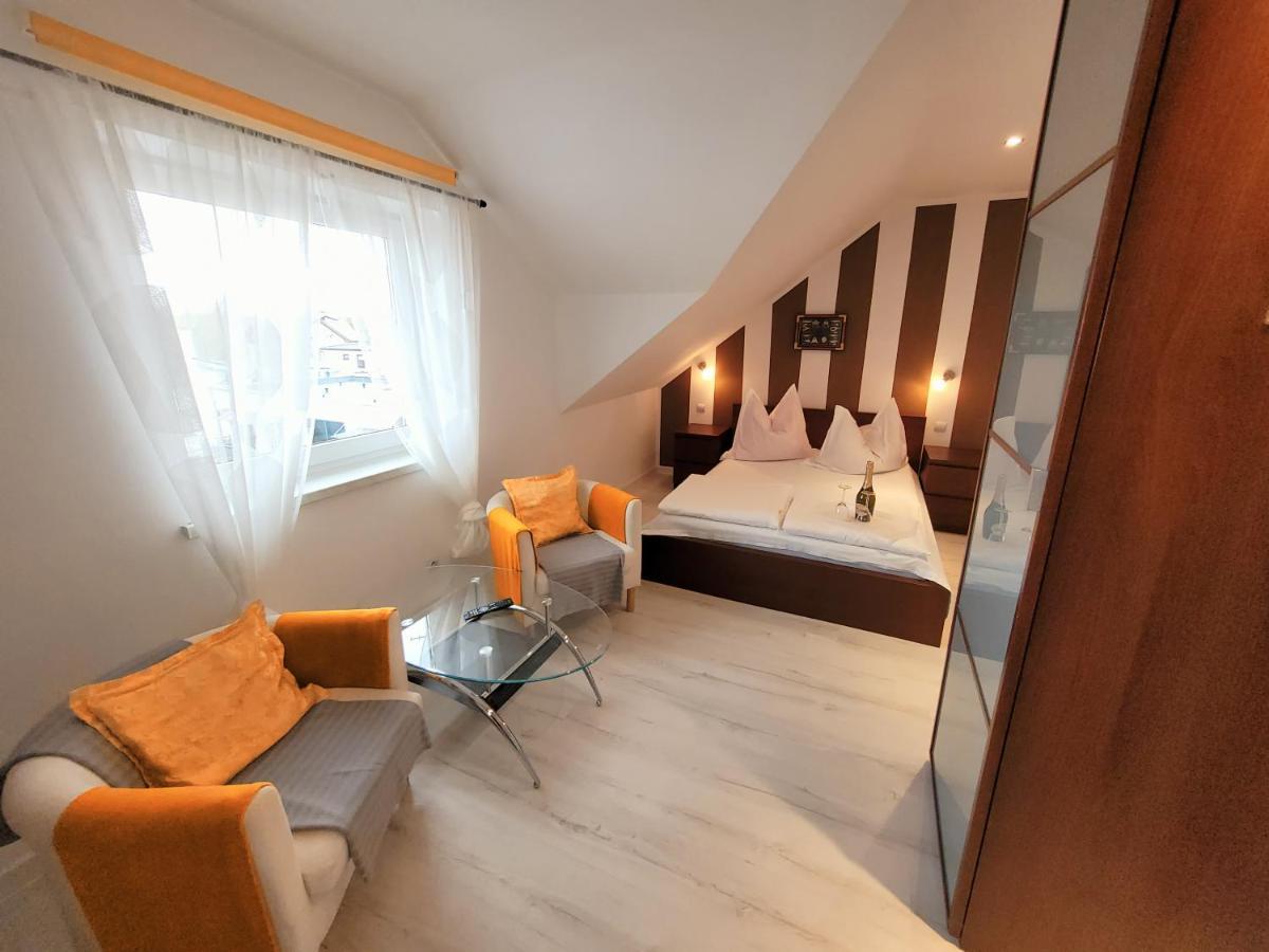 Iwona Pokoje Apartamenty Karwia Buitenkant foto